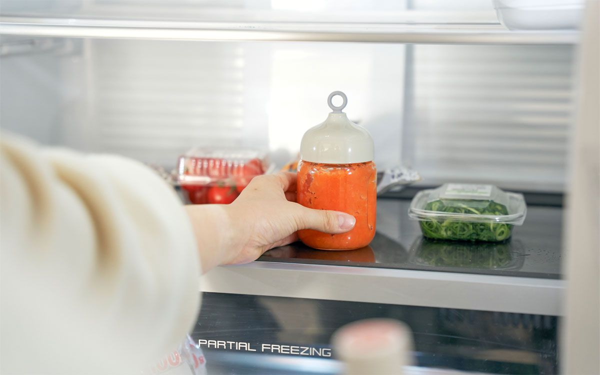 耐熱ガラス容器とフタで調理後そのまま冷蔵庫保存が可能です。