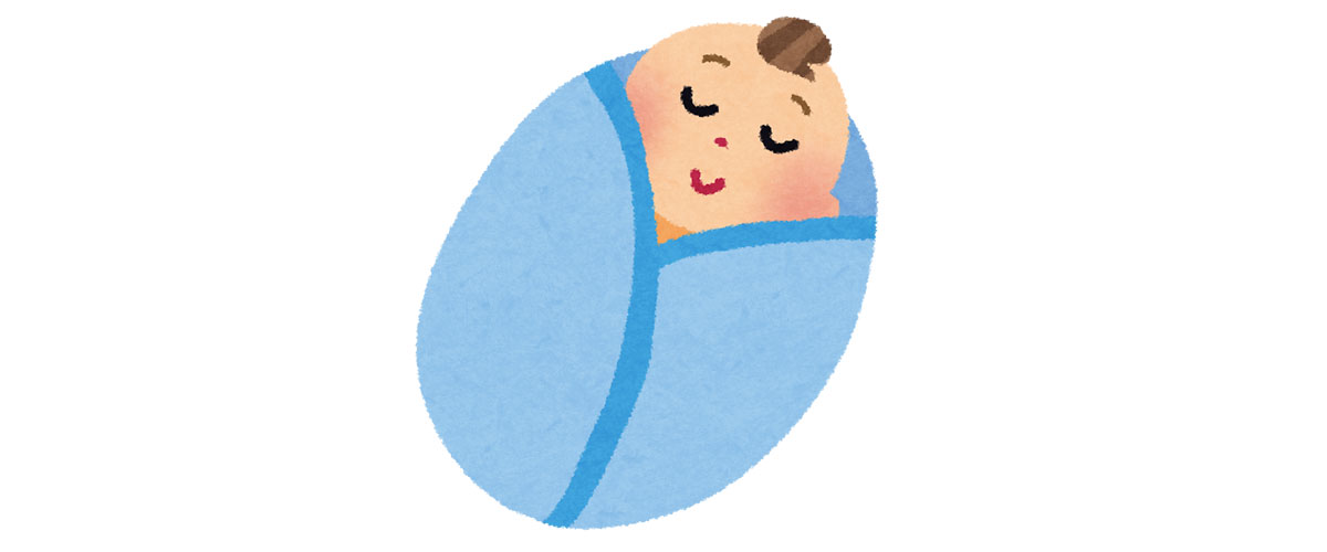 寝る前の準備を整える：おくるみに包まれて、眠っている赤ちゃん