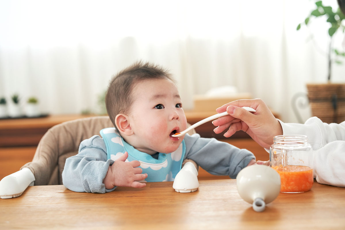 【管理栄養士】赤ちゃんが離乳食を食べない　月齢別の対策～食べる姿勢にコツがあった～