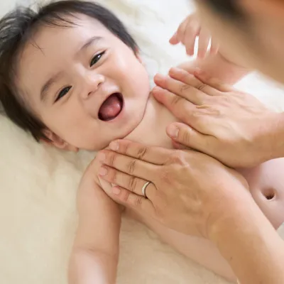 赤ちゃんは常に乾燥肌？保湿のベストタイミングは？小児科医が薦める保湿クリームの特徴と塗り方