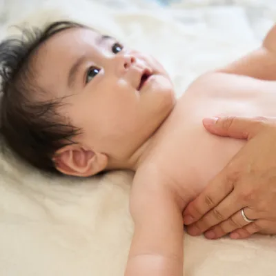 保湿ケアでアトピー性皮膚炎が3割減？！知っておくべき乳児の肌荒れとスキンケアの関係