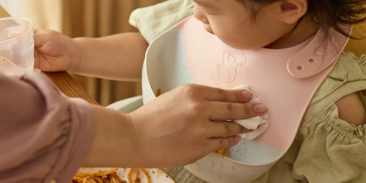 キャッチ力と着け心地で子どもが食事に集中！良いとこどりの異素材コラボお食事エプロンが誕生。【ごはんを楽しむエプロン】を8月下旬に発売_04