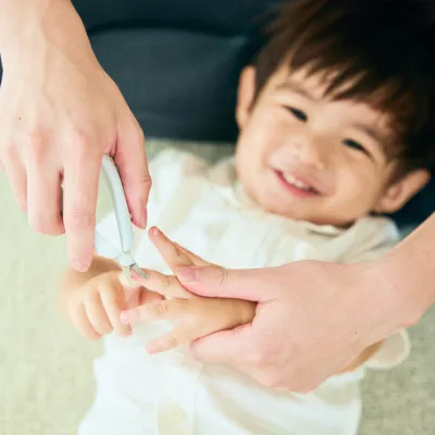 握るだけの新タイプ！ワンステップで赤ちゃんの爪ケアが完結【にぎってチョッキン爪切りはさみ】を10月下旬に発売