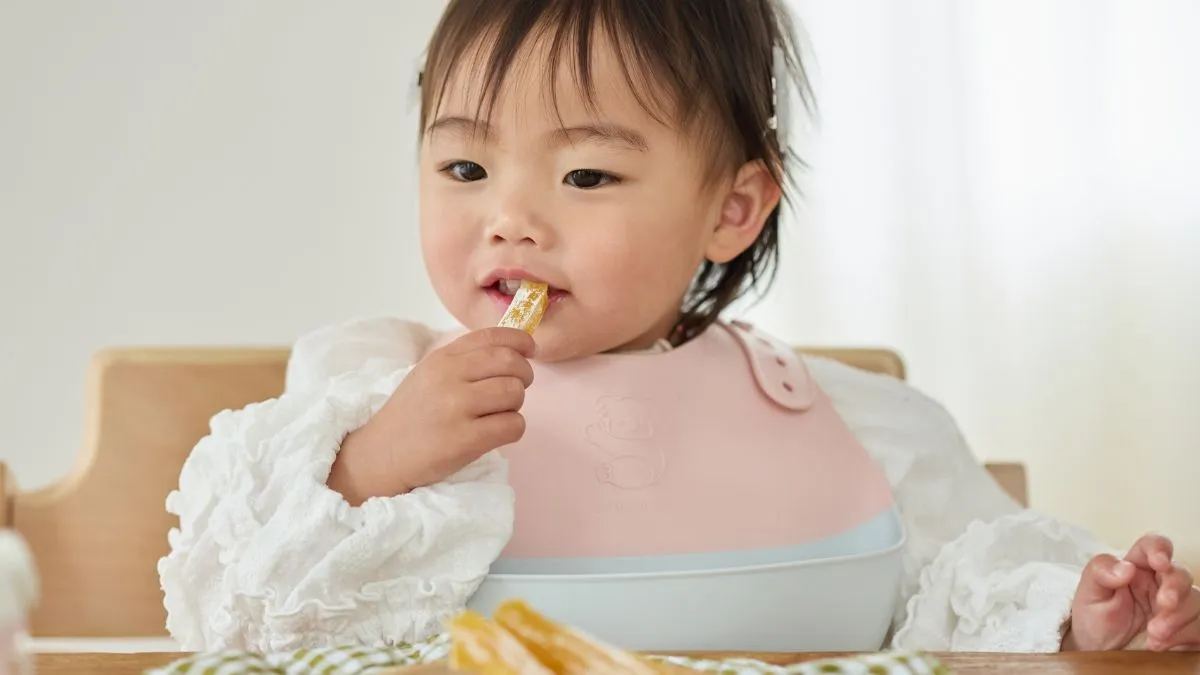 スプーン食べ練習に!食事マナーも自然と身につく【フードキャッチャー】新発売