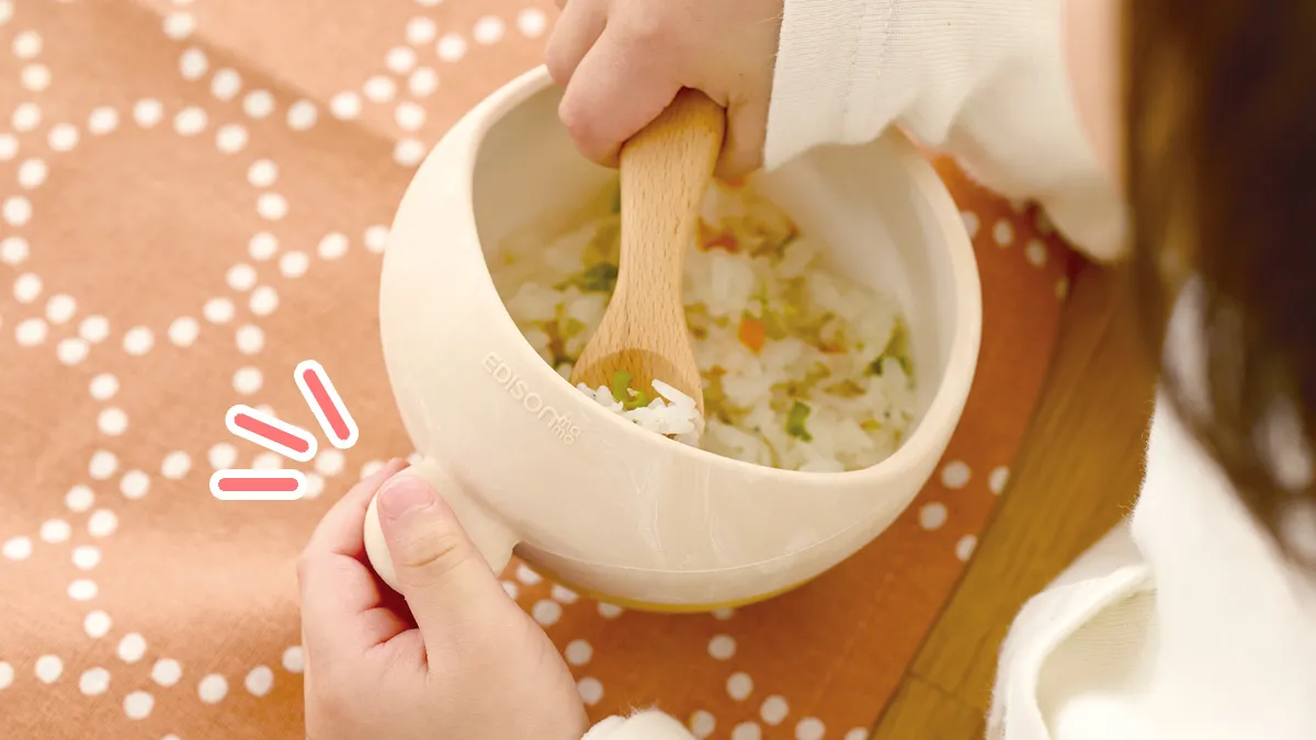 スプーン食べ練習に!食事マナーも自然と身につく【フードキャッチャー】新発売