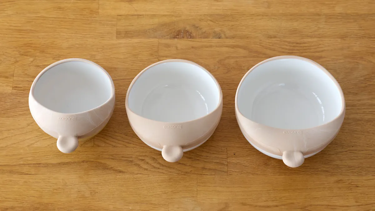 スプーン食べ練習に!食事マナーも自然と身につく【フードキャッチャー】新発売