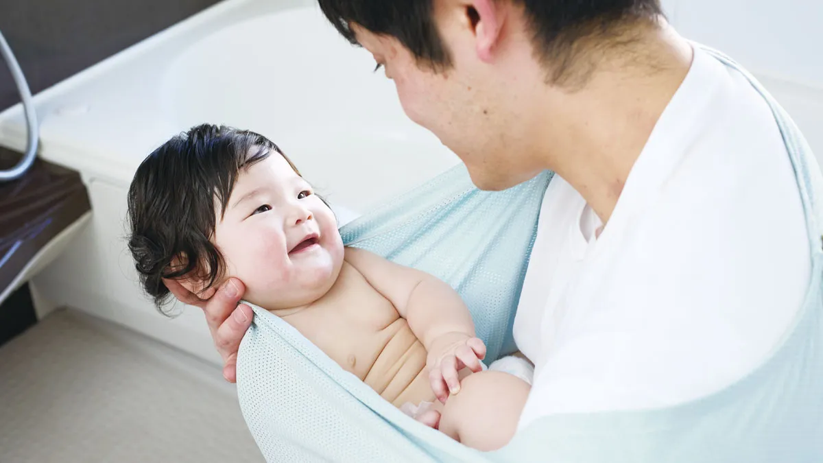 スプーン食べ練習に!食事マナーも自然と身につく【フードキャッチャー】新発売