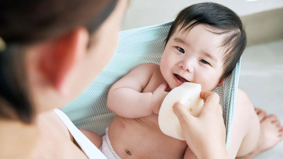 スプーン食べ練習に!食事マナーも自然と身につく【フードキャッチャー】新発売