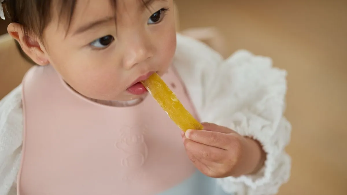 スプーン食べ練習に!食事マナーも自然と身につく【フードキャッチャー】新発売