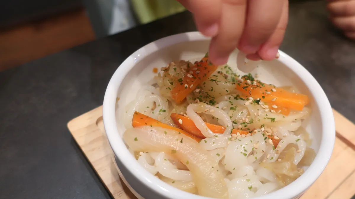 毎日のごはんで楽しく「歯並び育て」｜かじりとり・つかみ食べのヒント