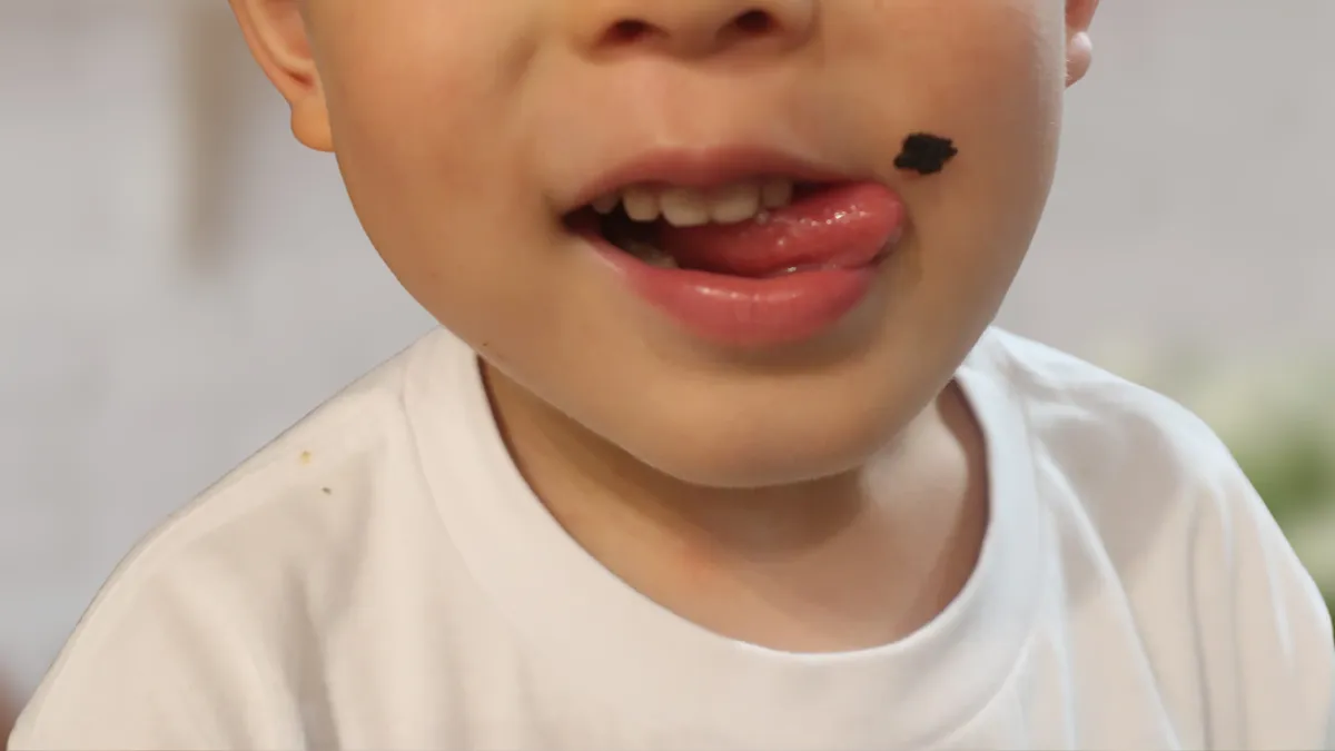 毎日のごはんで楽しく「歯並び育て」｜かじりとり・つかみ食べのヒント