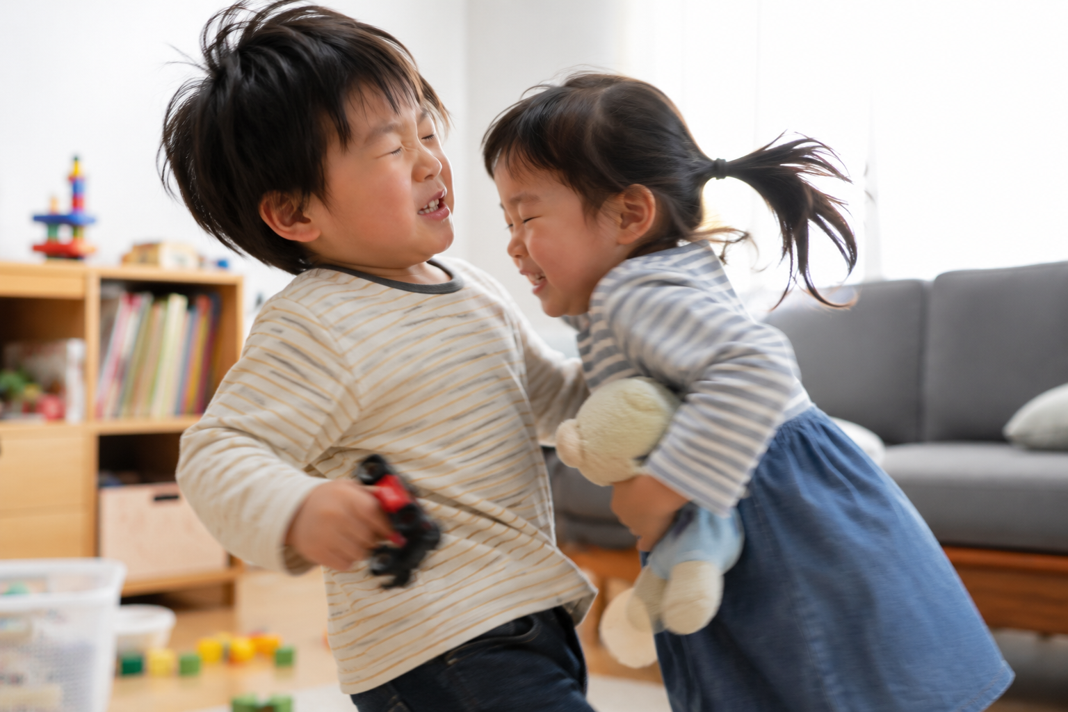 歯科医師が解説！子どもが転んで歯をぶつけたときの応急処置と受診の目安
